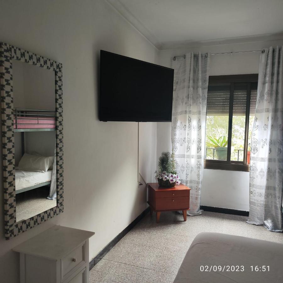 Appartement Apto Barcelona C R à Santa Coloma de Gramanet Extérieur photo