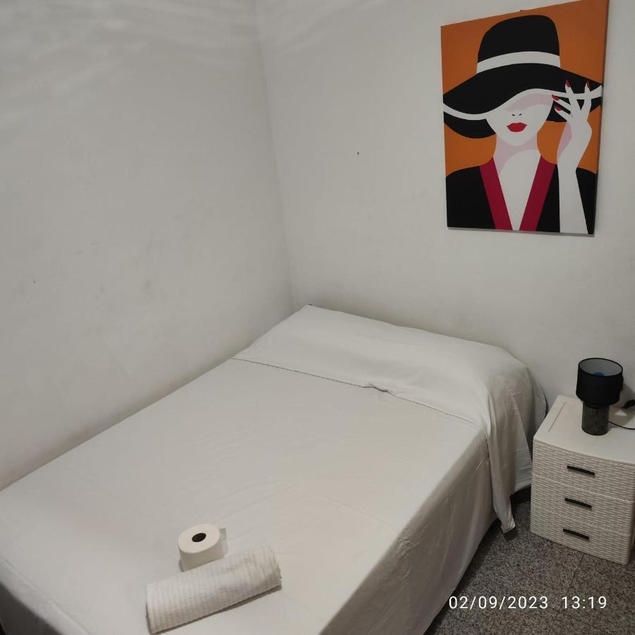 Appartement Apto Barcelona C R à Santa Coloma de Gramanet Extérieur photo